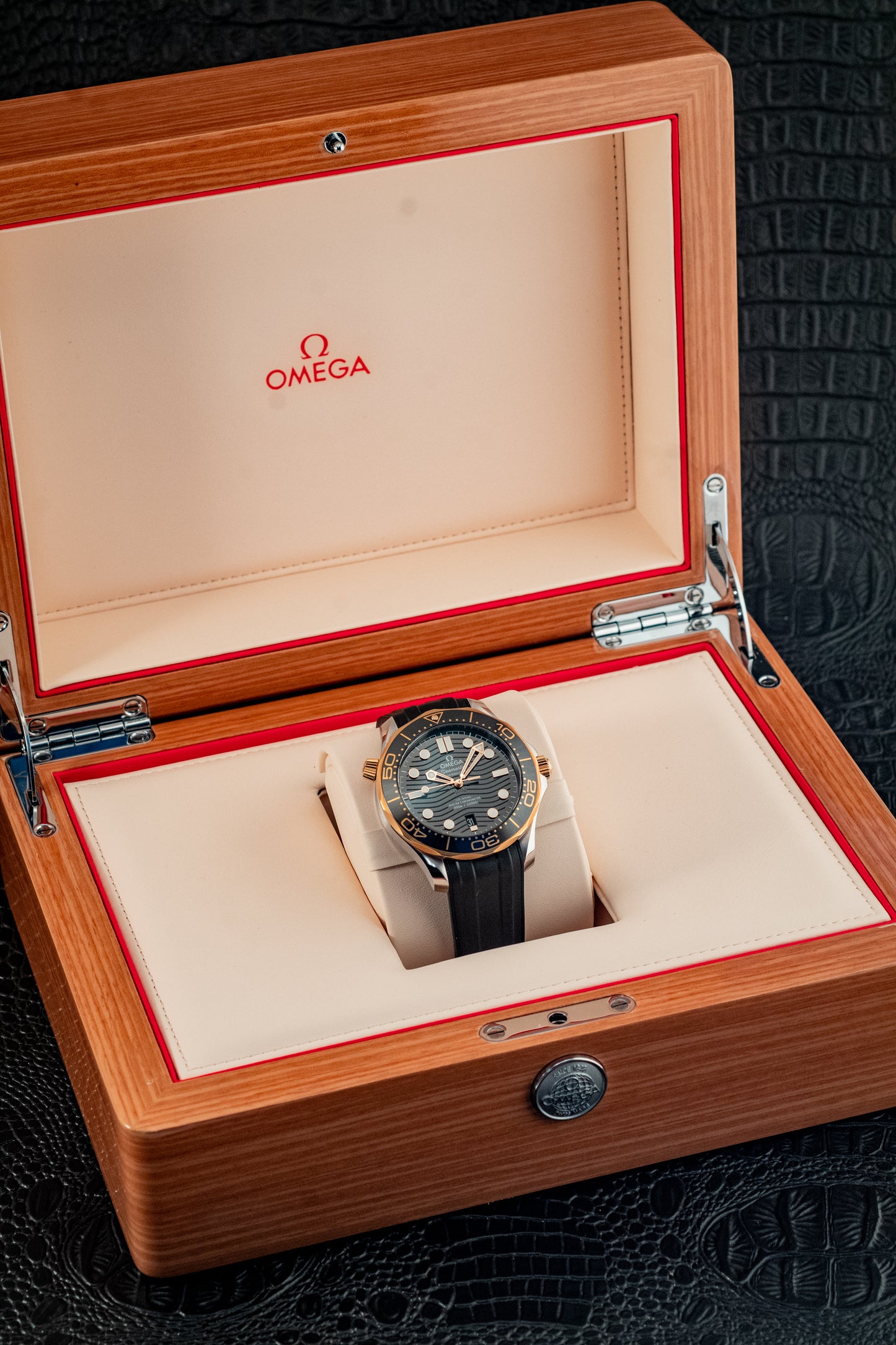 Omega Seamaster Senda Gold 300M Diver 2019 Box And Papers Ref 210.22.42.20.01.001