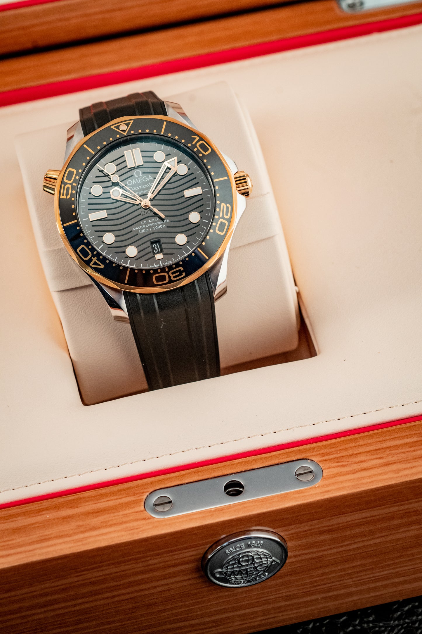 Omega Seamaster Senda Gold 300M Diver 2019 Box And Papers Ref 210.22.42.20.01.001