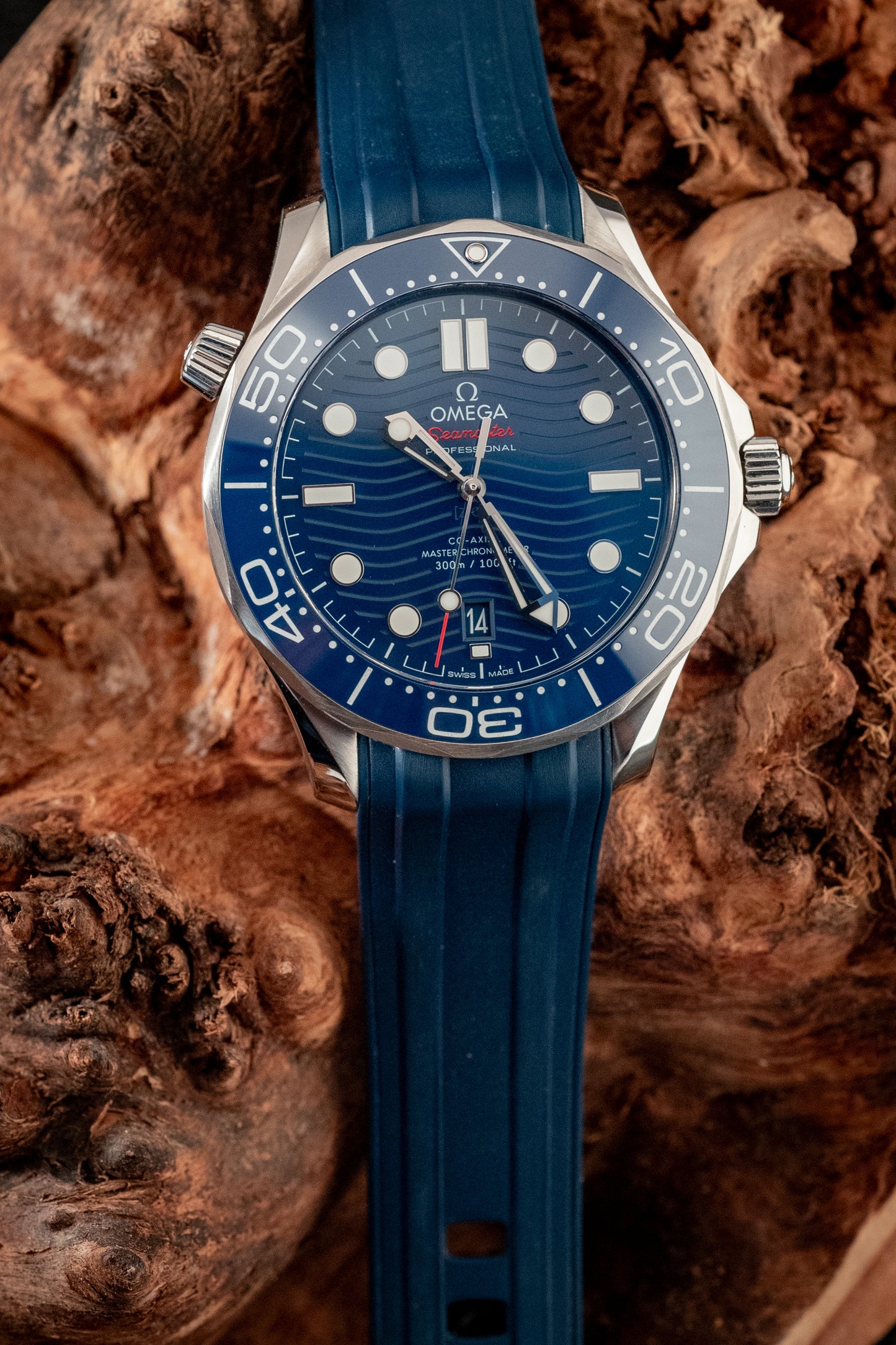 Omega Seamaster Diver 300m Blue Waves 2021 Box And Papers Ref 210.32.42.20.03.001
