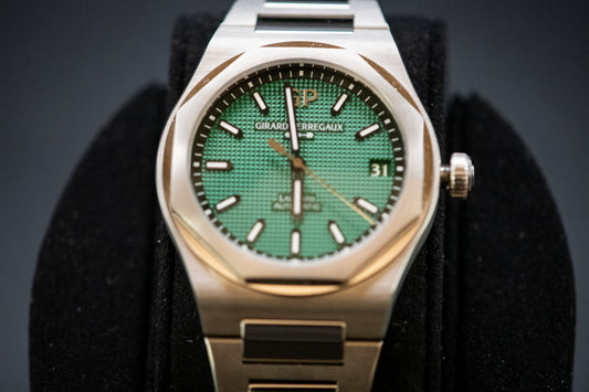 Girard Perregaux Laureato Green Men's Watch - 81010-11-3153-1CM Box Papers