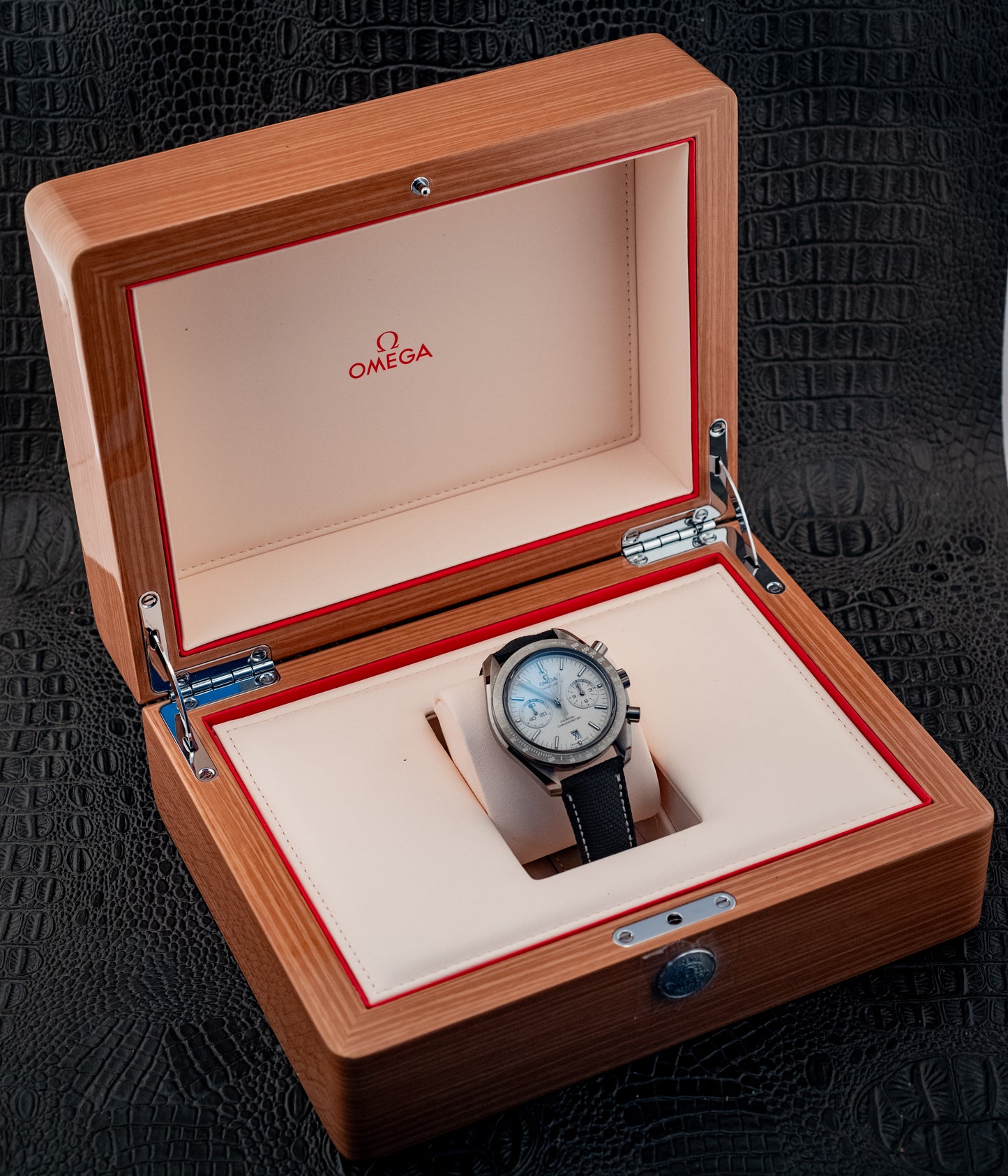 Omega Grey Side Of The Moon 2021 Box And Papers Ref 311.93.44.51.99.001