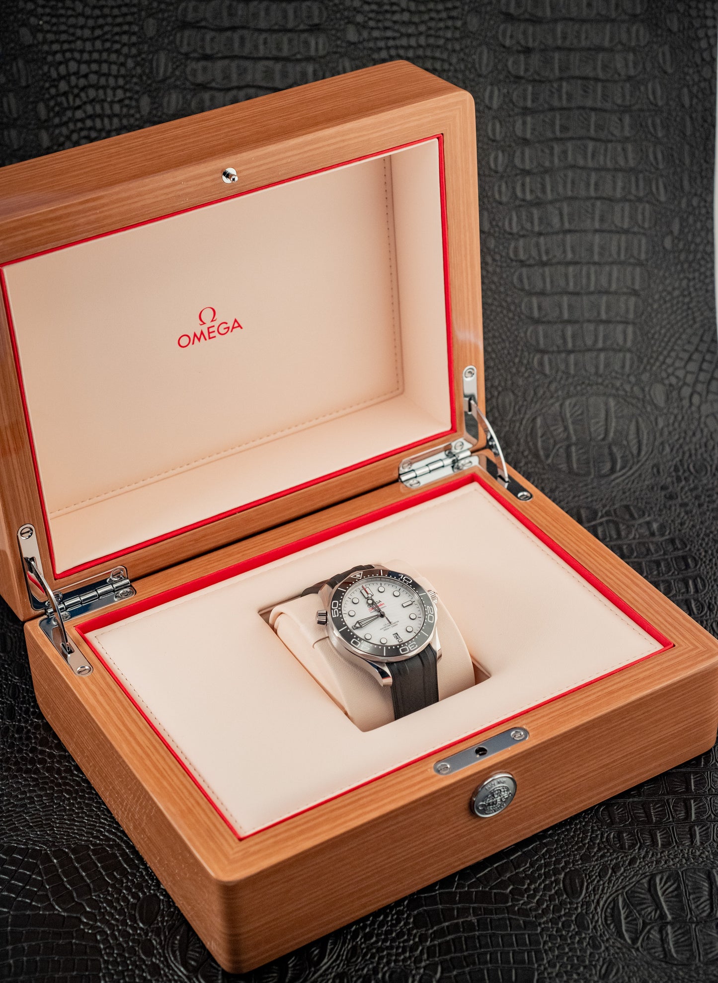 Omega 2022 Seamaster Diver 300M White Waves Dial Box And Papers Ref 210.32.42.20.04.001 Purchase Receipt