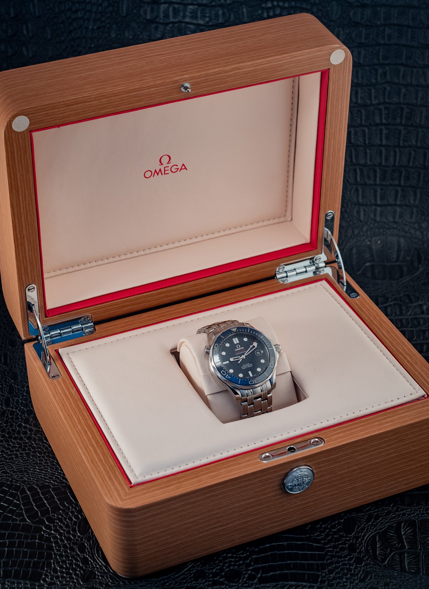 Omega 2023 Seamaster Diver Blue 41MM No Waves On Bracelet Box And Papers Ref 212.30.41.20.03.001