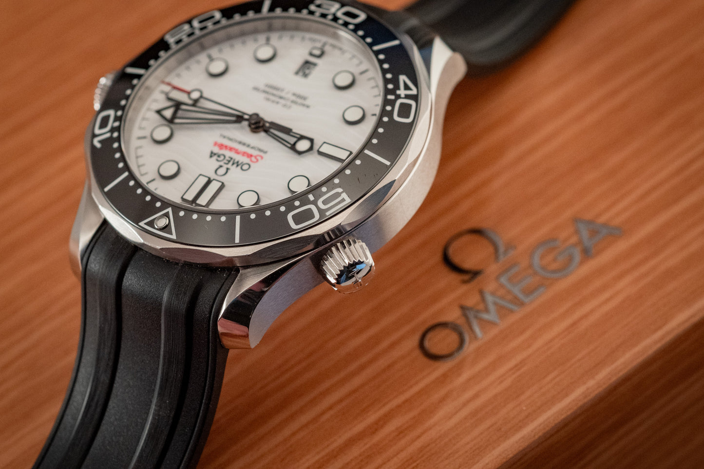 Omega 2022 Seamaster Diver 300M White Waves Dial Box And Papers Ref 210.32.42.20.04.001 Purchase Receipt