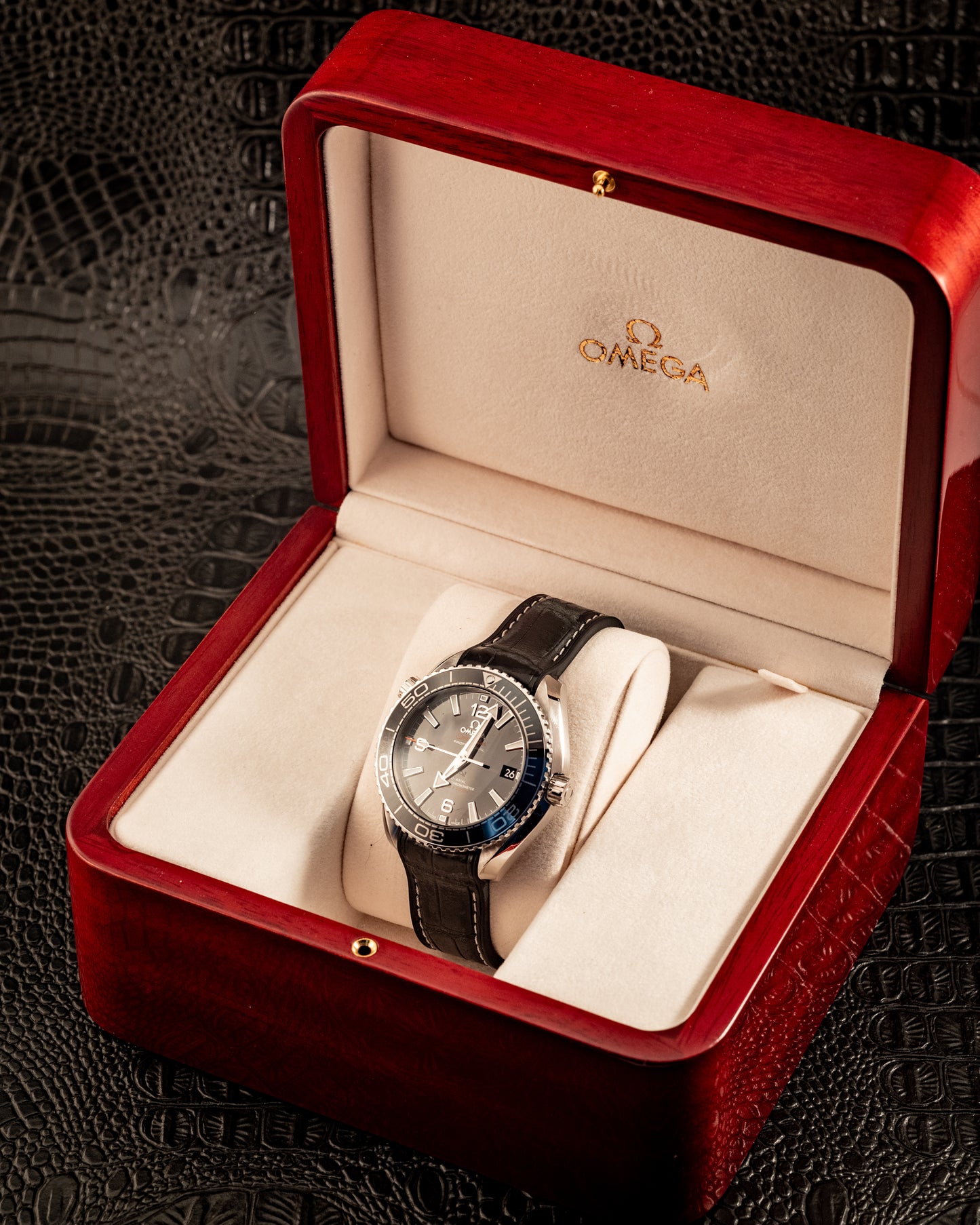 Omega Seamaster Planet Ocean Ref 215.33.40.20.01.001 Box And Papers