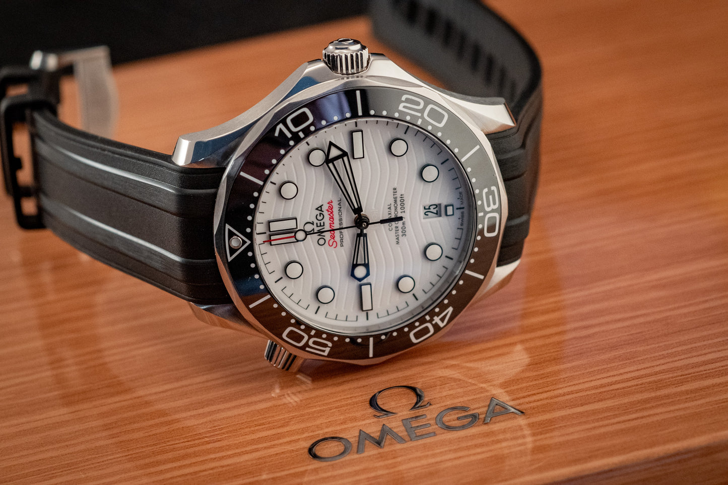Omega 2022 Seamaster Diver 300M White Waves Dial Box And Papers Ref 210.32.42.20.04.001 Purchase Receipt