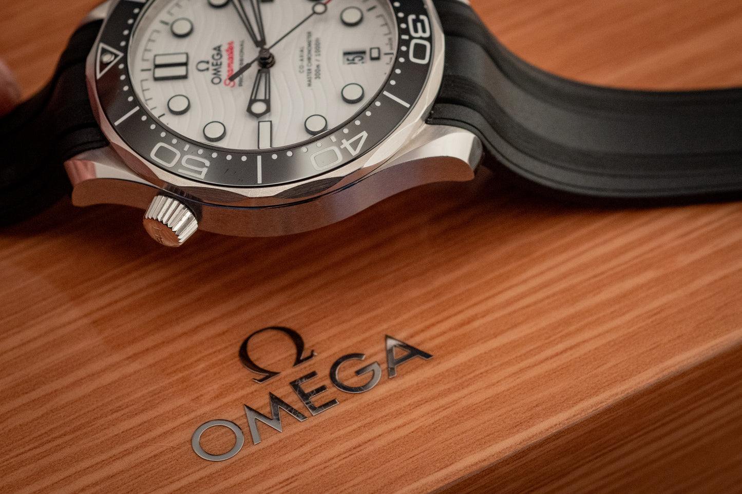Omega 2022 Seamaster Diver 300M White Waves Dial Box And Papers Ref 210.32.42.20.04.001 Purchase Receipt