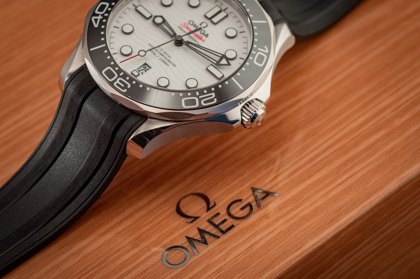 Omega 2022 Seamaster Diver 300M White Waves Dial Box And Papers Ref 210.32.42.20.04.001 Purchase Receipt