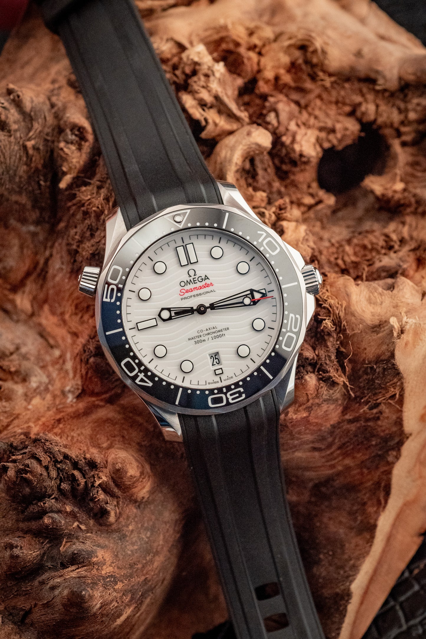 Omega 2022 Seamaster Diver 300M White Waves Dial Box And Papers Ref 210.32.42.20.04.001 Purchase Receipt