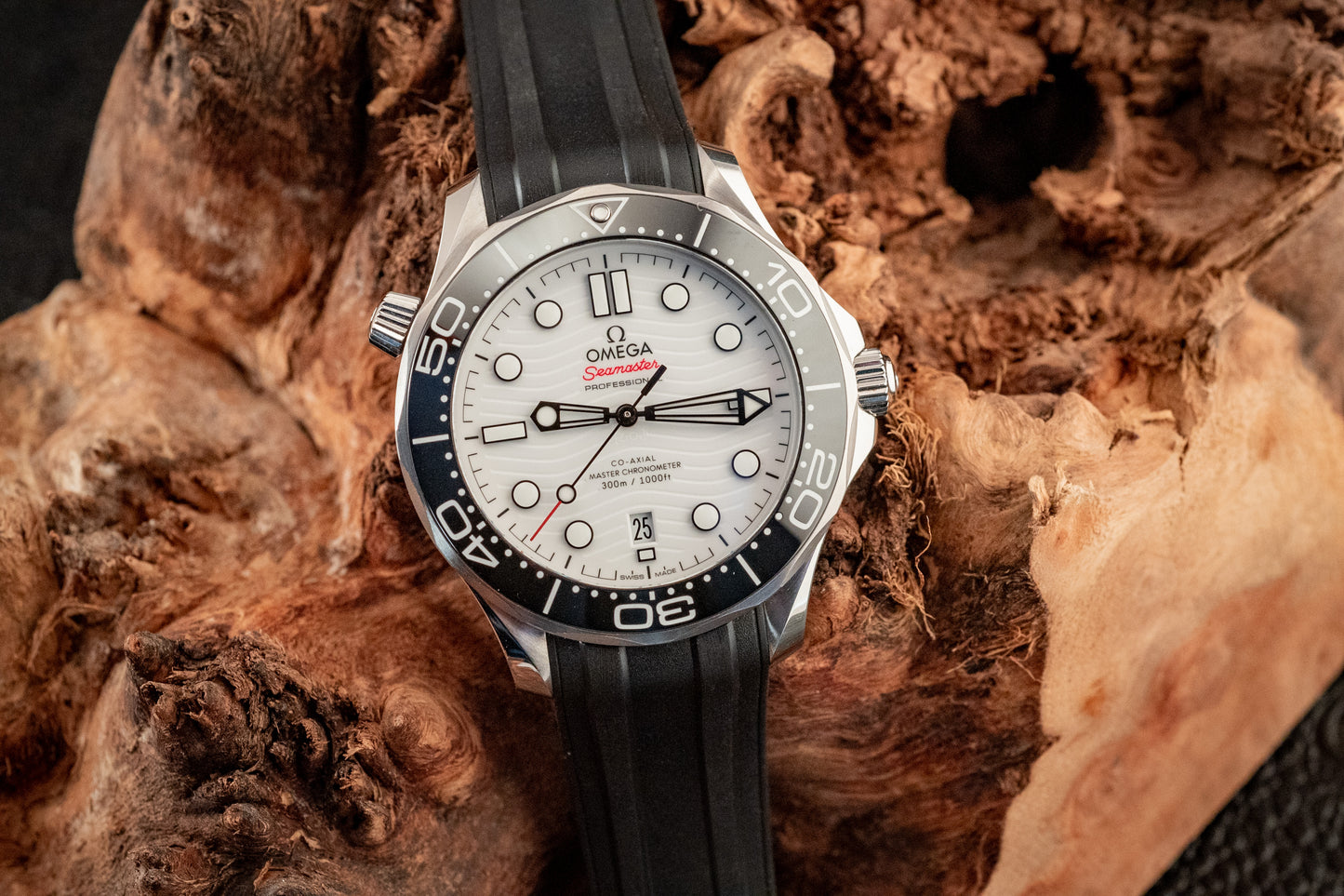 Omega 2022 Seamaster Diver 300M White Waves Dial Box And Papers Ref 210.32.42.20.04.001 Purchase Receipt